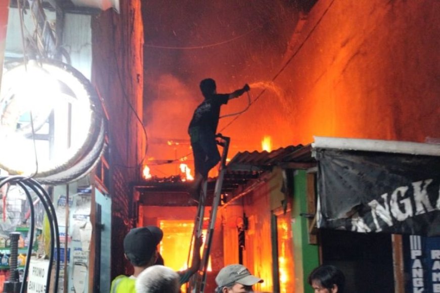 Mabuk, Suami Bakar Rumah setelah Cekcok dengan Istri