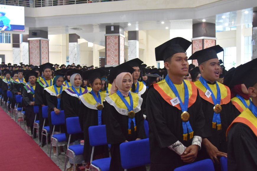 Untad Cetak 1.107 Wisudawan Baru