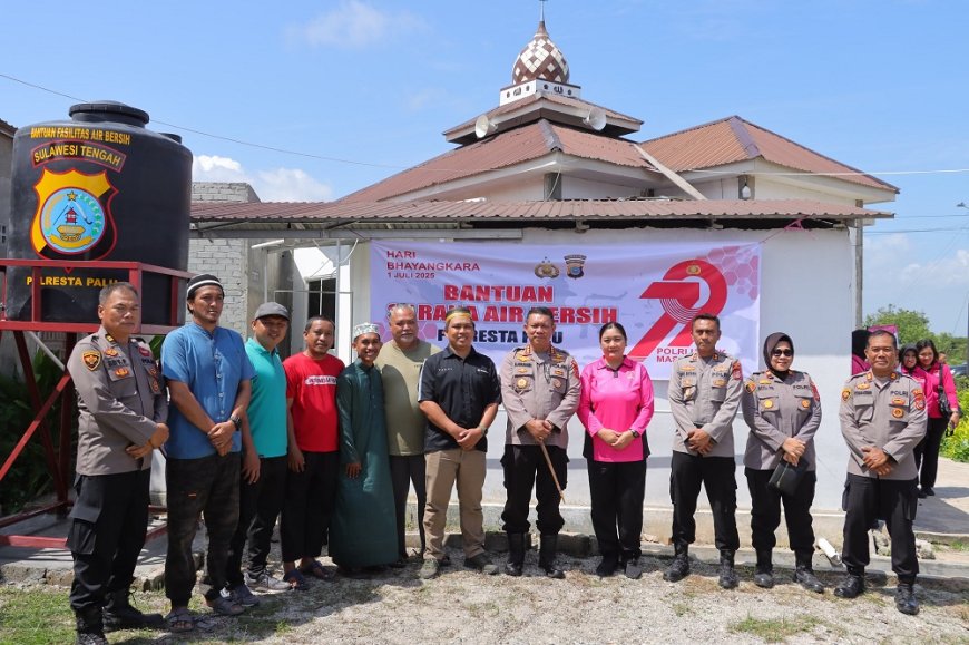 Polresta Palu Salurkan Bantuan Air Bersih untuk Warga Poboya