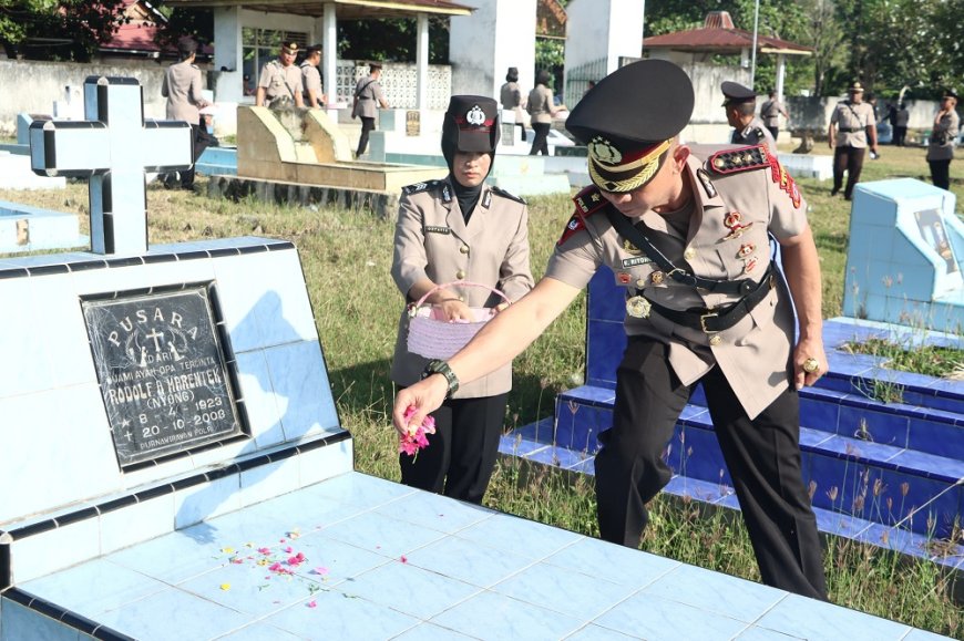 Polres Sigi Ziarah dan Tabur Bunga Peringati Hari Bhayangkara ke-79