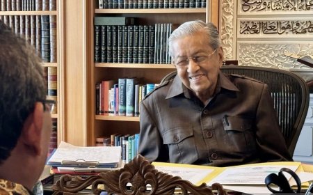 Mahathir Mohamad si "Soekarno Kecil" Kini Berusia 100 Tahun