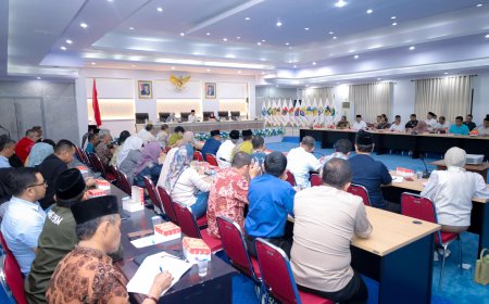 ASN Pria Wajib Pakai  Seragam Putih dan Kopiah