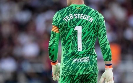 Kiper Barcelona Ter Stegen Jalani Operasi Punggung