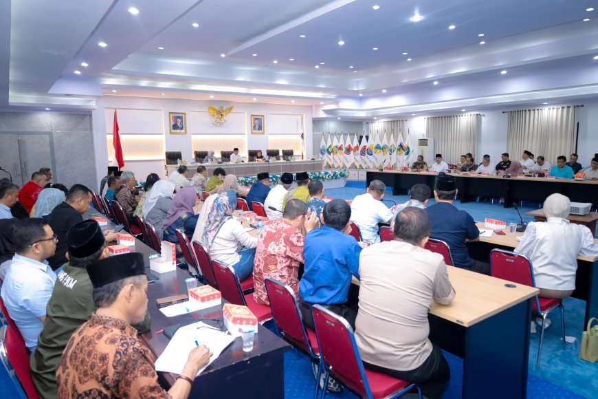 ASN Pria Wajib Pakai  Seragam Putih dan Kopiah