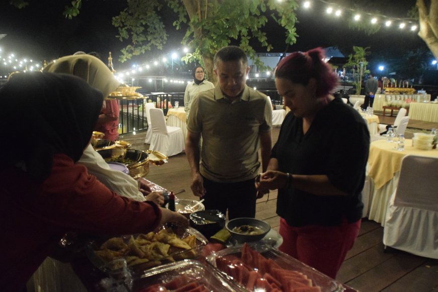 Maria Gonzales Diajak Makan Menu Khas Kaili