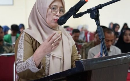 Keikhlasan Guru: Cahaya di Tengah Bayang-Bayang Stigma