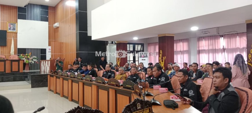 DPRD Janji Revisi Perda Pajak Warung