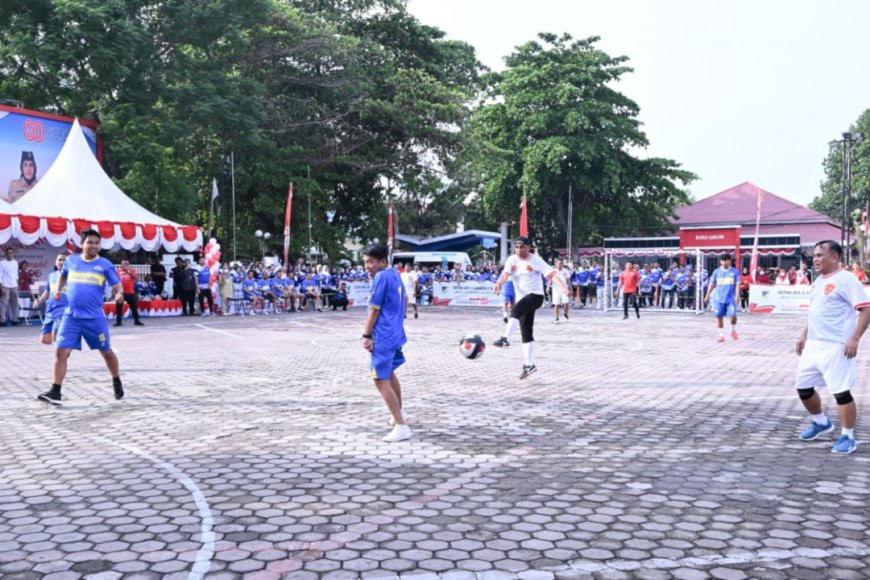 Gubernur Cetak Gol di Sepak Bola Dangdut Nambaso