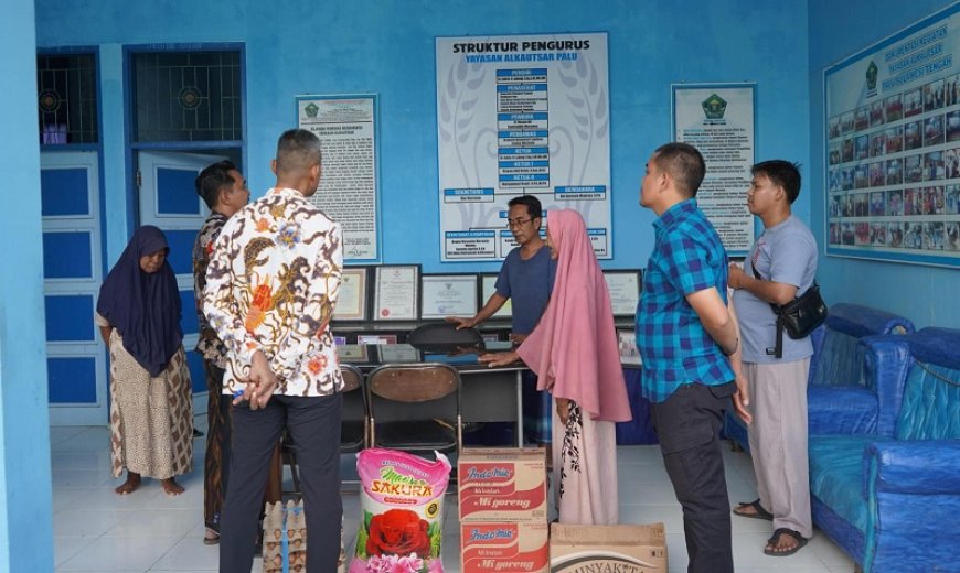 Bakti Sosial Kantor Imigrasi Palu di Panti Jompo Yayasan Alkautsar