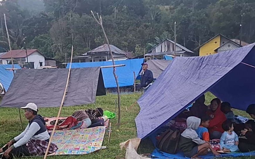 Masih Ada Gempa Susulan, Warga Tidur di Luar Rumah