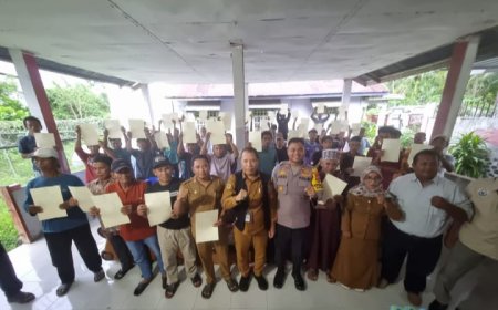 Nelayan di Sojol Dapat Kartu ATM dan Sertifikat Elektronik