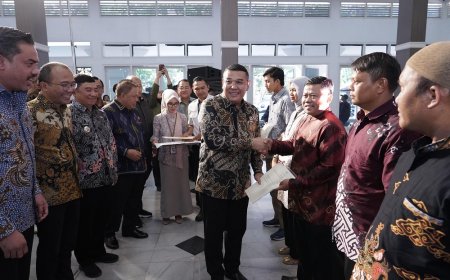 Serahkan Sertipikat ke Penggiat UMKM, Wamen Ossy Harap Masyarakat Dapat Kembangkan Usaha