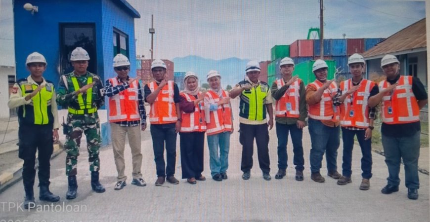Pelindo Berbagi Berkah dengan Pekerja Eksternal Tenaga Kerja Bongkar Muat dan Sopir Truck di Terminal Petikemas Pantoloan