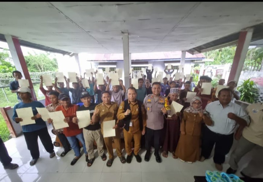 Nelayan di Sojol Dapat Kartu ATM dan Sertifikat Elektronik