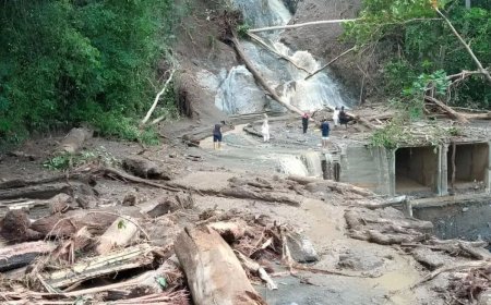 Banjir dan Longsor Putuskan Akses  Jalan Trans Sulawesi di Banggai