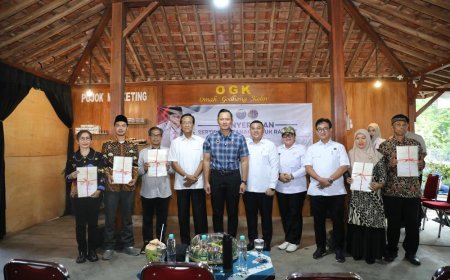 Dampingi Menko AHY Serahkan Sertipikat di Gunungkidul, Wamen Ossy: Ini Wujud Nyata Kolaborasi