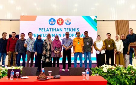 Mahasiswa Untad Dilatih Tingkatkan Kualitas Proposal ORMAWA