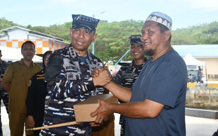 Nelayan Donggala Terima Alat VMS