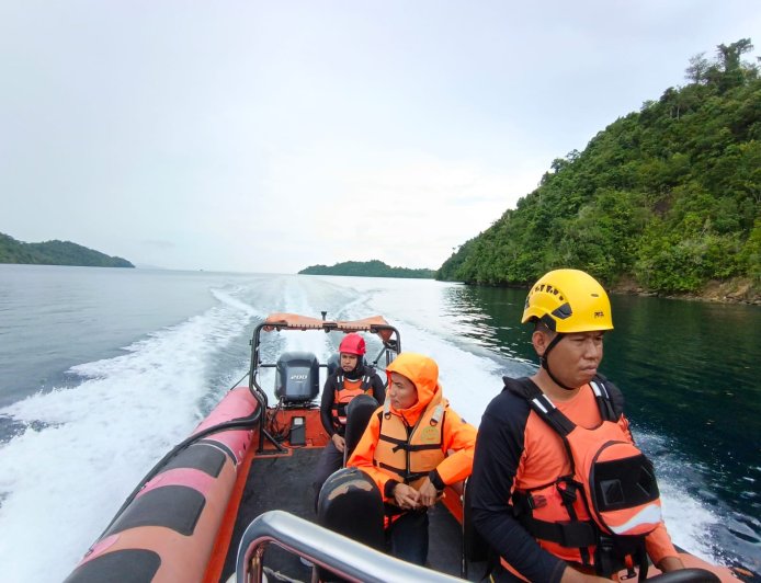 Basarnas Cari Nelayan Yang Jatuh di Perairan Pulau Bone Uliuno