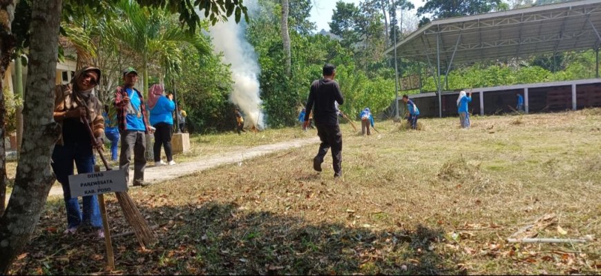 Sambut FDP, ASN Bersihkan Objek Wisata