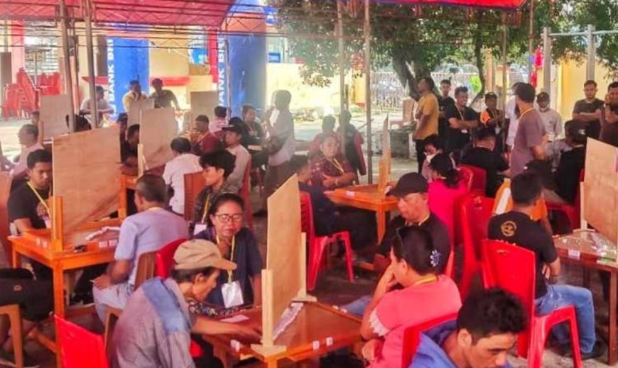 Perempuan Ikut Turnamen Domino Kapolres Poso Cup I