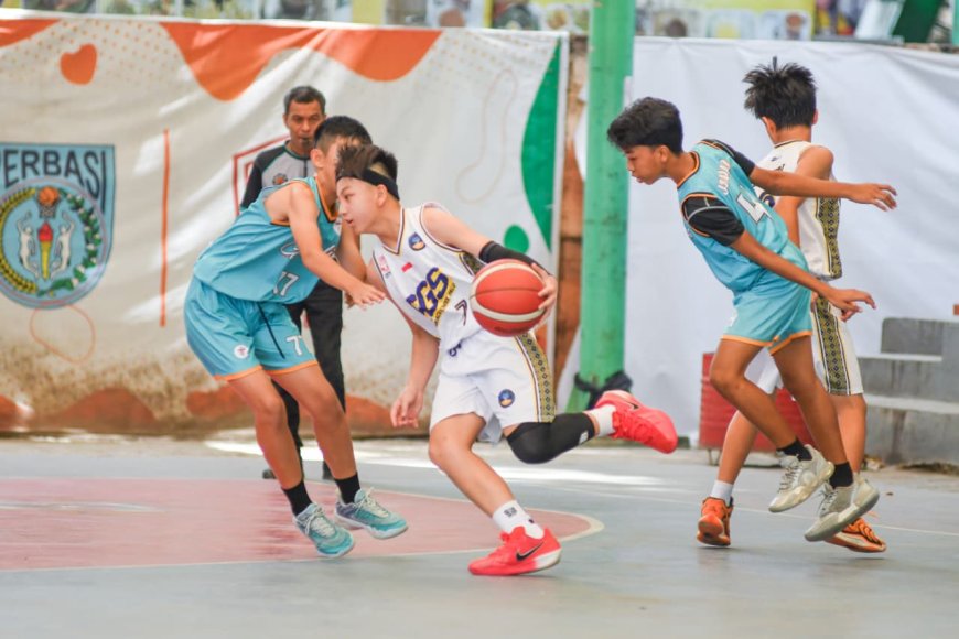 Kejuaraan Basket Antar SMP se-Kota Palu Bergulir: Stella Gracia Menang Dramatis di Laga Perdana
