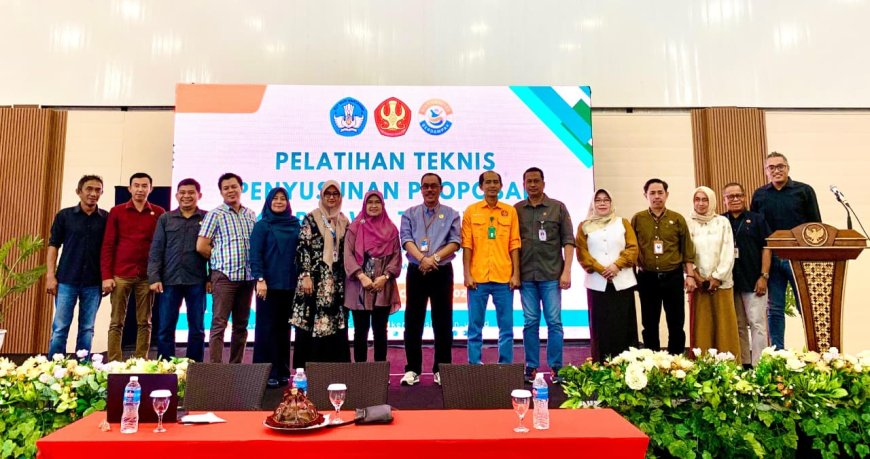Mahasiswa Untad Dilatih Tingkatkan Kualitas Proposal ORMAWA