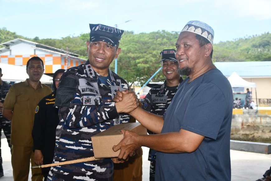 Nelayan Donggala Terima Alat VMS