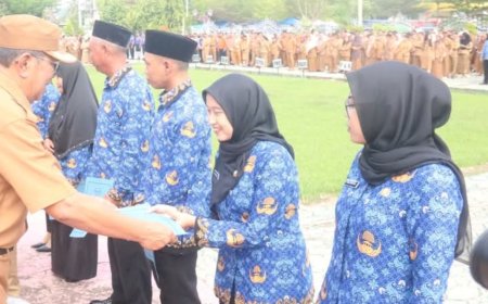Wabup Poso Serahkan SK PPPK Tahap Dua 2024