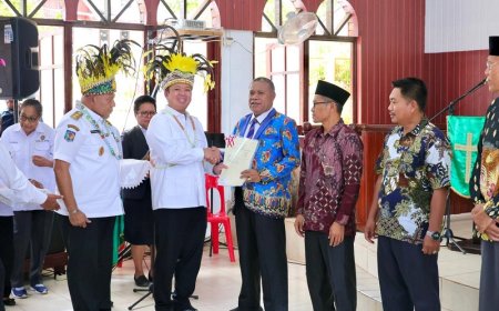 Menteri Nusron Serahkan Sertipikat di Papua: Era Presiden Prabowo Semua Tempat Ibadah Harus Disertipikatkan Tanpa Pengecualian