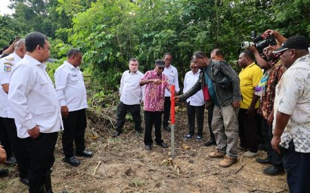 Realisasi Percepatan Sertipikasi Tanah Ulayat di Papua, Menteri Nusron Saksikan Pemasangan Patok Skouw Yambe
