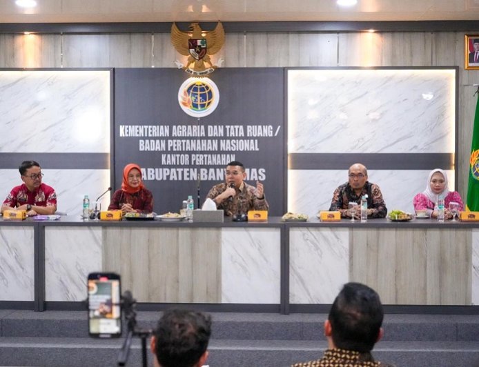 Tinjau Kantah Kabupaten Banyumas, Wamen Ossy Tekankan Pentingnya Peningkatan Kualitas Layanan