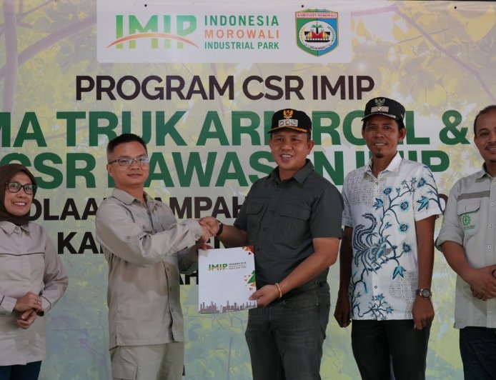 Dukung Bupati Atasi Sampah, IMIP Bantu Truk dan Kontainer