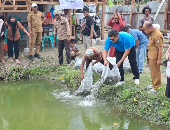 Tebar 14.000 Bibit Nila, APINDO Sulteng-Pemdes Kaleke Dukung Ketahanan Pangan