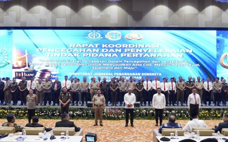 Menteri Nusron Berikan Penghargaan kepada 74 Pihak yang Berperan dalam Pencegahan Tindak Pidana Pertanahan Tahun 2025