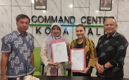 Diskominfosantik Serahkan Wabsite ke DPPKB dan Perdagin