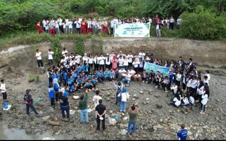 Ratusan Siswa Tanam 1.000 Mangrove di Pesisir Tondo