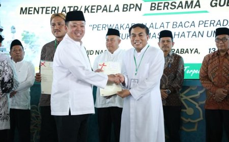 Jelang Natal, Romo Wahyu Terima Sertipikat untuk Gereja Katolik Fransiskus Asisi sebagai Kado Natal bagi Umat