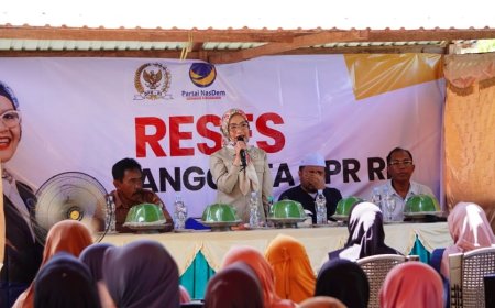 Nilam Sari Lawira Serahkan Beasiswa PIP ke 439 Siswa di Tojo Unauna