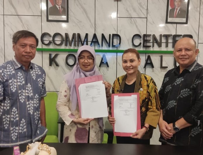 Diskominfosantik Serahkan Wabsite ke DPPKB dan Perdagin