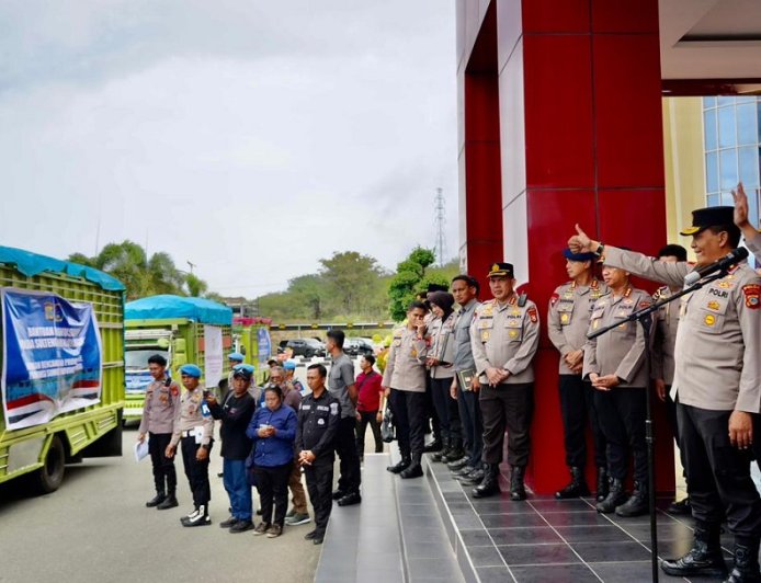 Polda Salurkan Puluhan  Ton Beras, Ribuan Logistik untuk Korban Bencana Sumatera