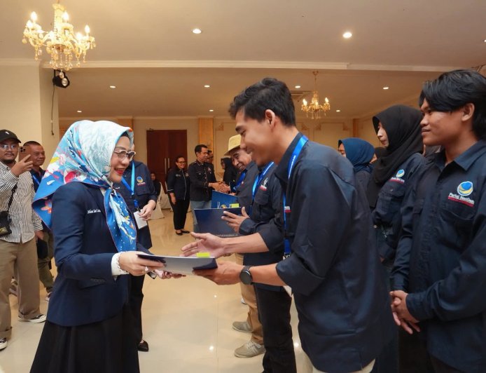 Nilam Sari Lawira Lantik DPC NasDem se-Kota Palu, Fokus pada Penguatan Demokrasi