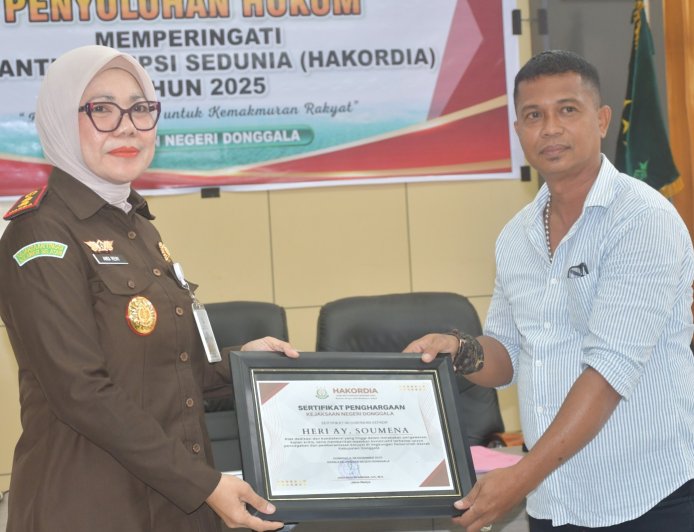 Sering Demo Kejari Donggala, Pegiat Antikorupsi Dapat Penghargaan
