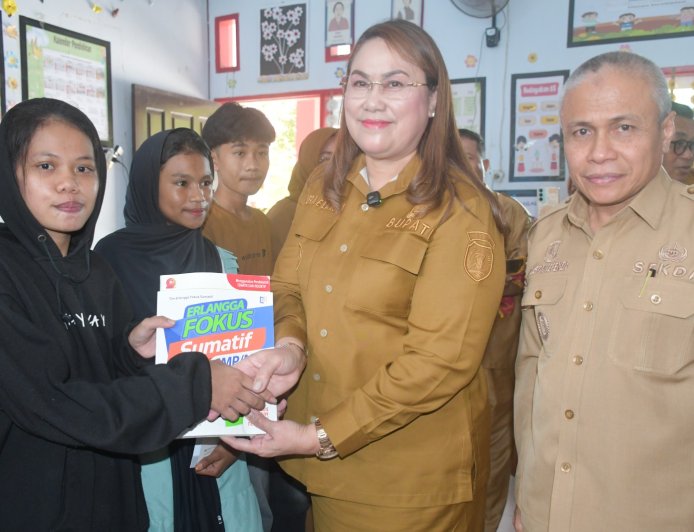 Vera: Tidak Ada Kata Tua untuk Sekolah Paket A,B,C