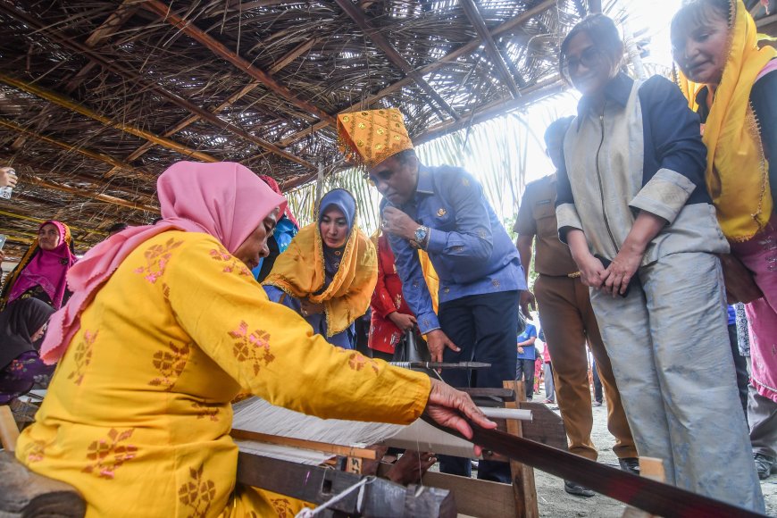 Networking of Tenun Towale Dorong Tenun Donggala ke Pasar Internasional