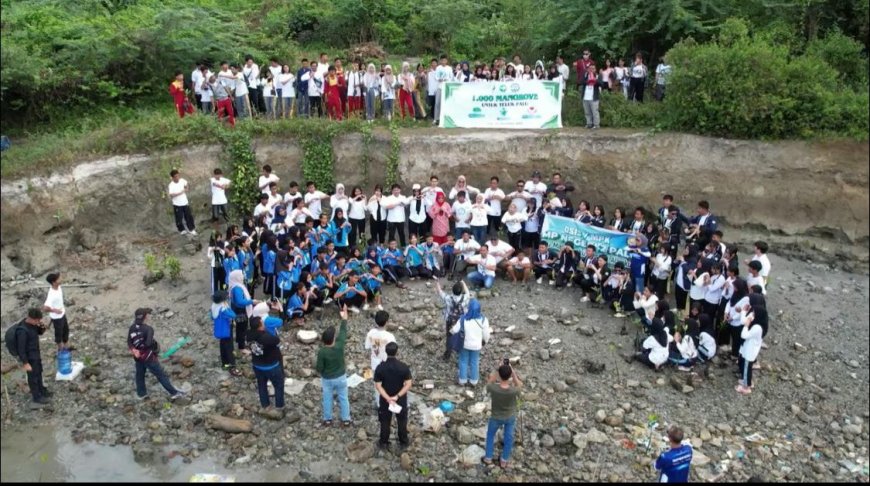 Ratusan Siswa Tanam 1.000 Mangrove di Pesisir Tondo