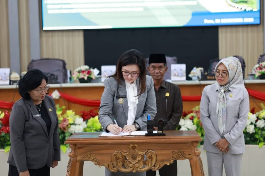 Bupati-DPRD Poso Teken Persetujuan Bersama Perubahan Perda Pajak