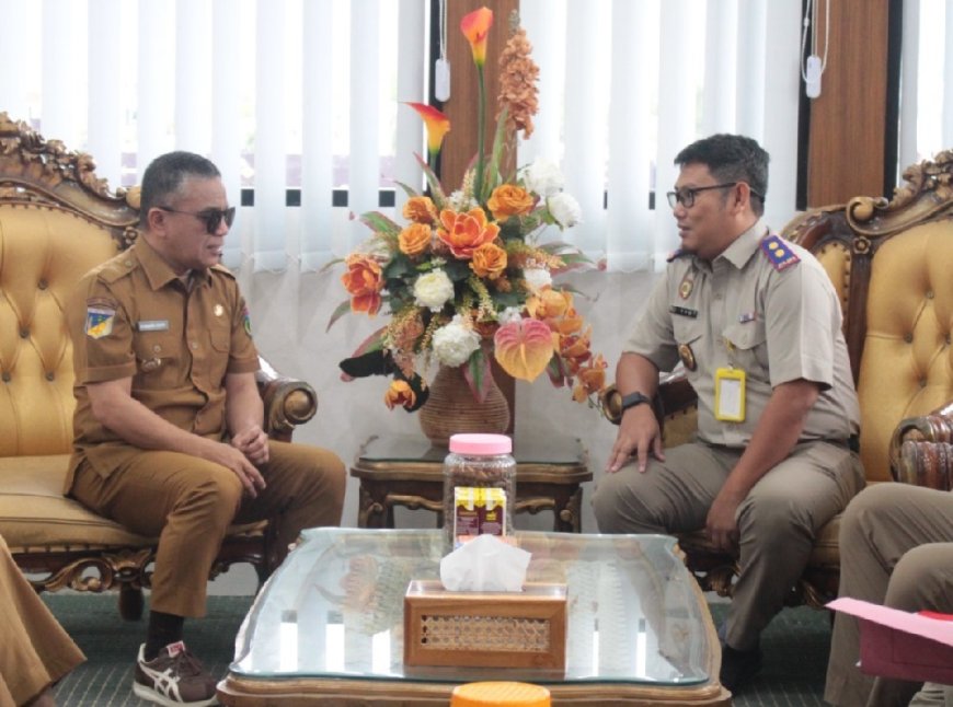 Amankan Aset Daerah, Kantah Palu Serahkan 50 Sertipikat dan Diskusikan Penyesuaian Nilai Tanah untuk Genjot PAD 2026