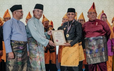 Anwar Hafid Dilantik Jadi Ketua DMDI Sulawesi Tengah