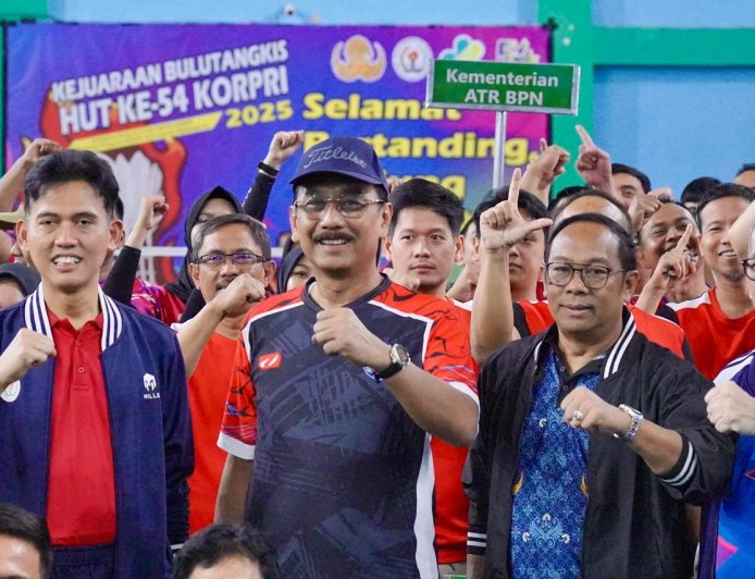 Sekjen ATR/BPN Ikuti Laga Eksibisi Pembukaan Kejuaraan Bulutangkis HUT ke-54 KORPRI